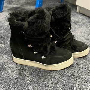 Steve Madden Wedge Fur Lined Black Booties Size 8.5
